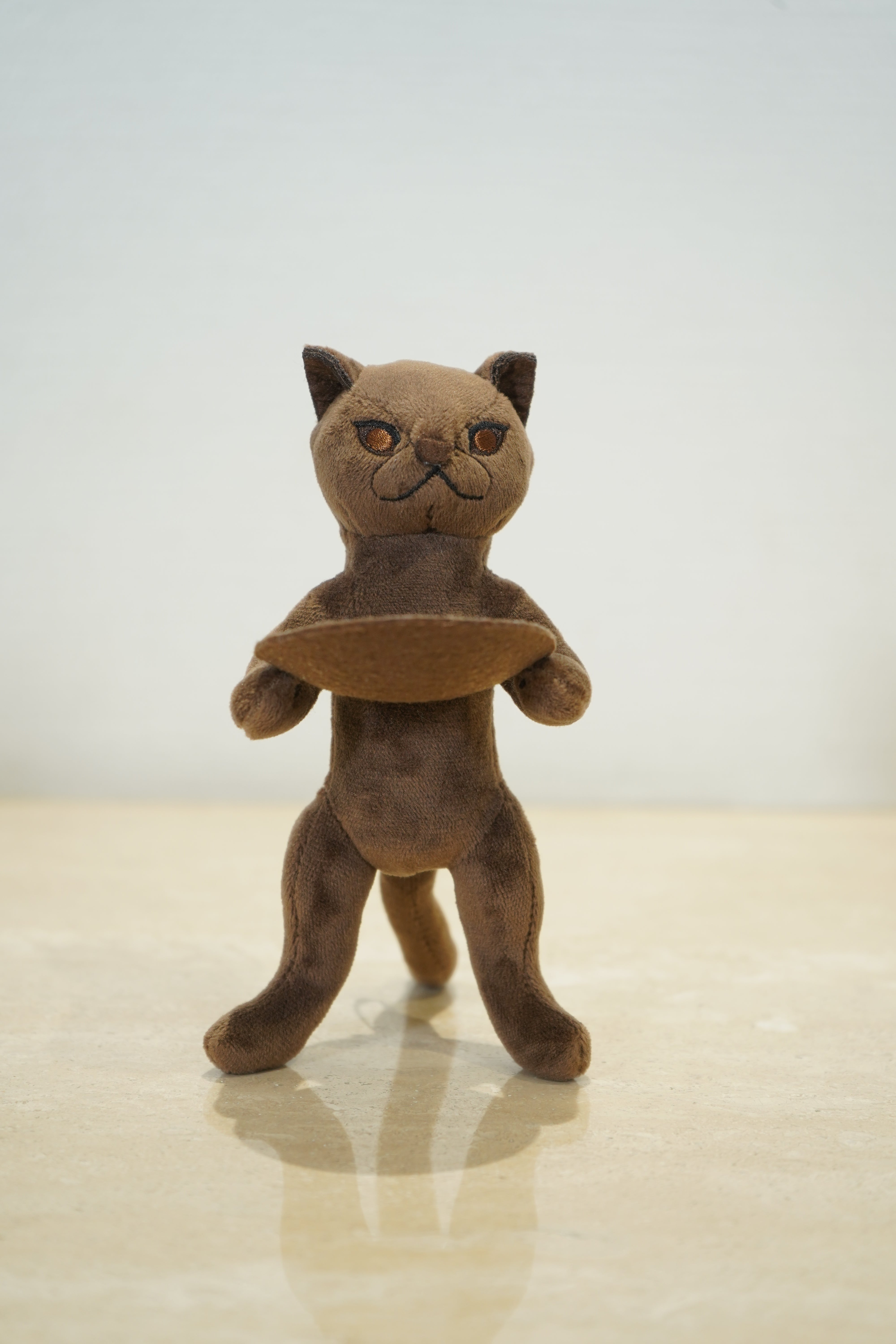 猫の給仕頭ぬいぐるみ | 松岡美術館ミュージアムショップ